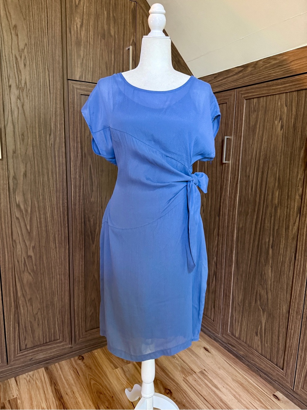 Scoop Neck Tie-Waist Silk blend Midi Dress in Periwinkle